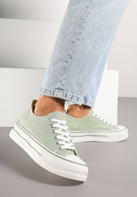 Renee - Jasnozielone Casualowe Trampki na Niskiej Platformie Natirinne. Okazja: na co dzień. Kolor: zielony. Materiał: jeans. Obcas: na platformie. Styl: casual