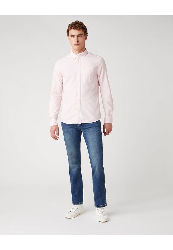 Wrangler - MĘSKA KOSZULA WRANGLER LS 1 PKT BUTTON DOWN SILVER PINK W5A3BMXTU 112130024. Typ kołnierza: button down