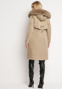 Born2be - Beżowa Kurtka za Kolano ze Ściągaczem i Kapturem z Futerkiem Adoresa. Kolor: beżowy. Materiał: futro #2