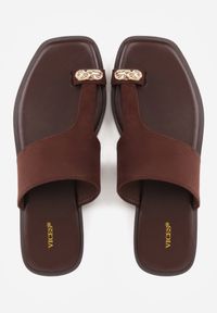 Born2be - Brązowe Klapki VICES z Paskiem na Duży Palec i Ozdobą z Metalicznym Akcentem Creppela. Okazja: do pracy, na co dzień. Kolor: brązowy. Materiał: jeans, len. Wzór: aplikacja. Styl: elegancki, casual #5