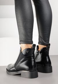 Born2be - Czarne Botki Sztyblety z Metalicznym Zdobieniem Ervese. Okazja: na spotkanie biznesowe, do pracy, na co dzień. Kolor: czarny. Materiał: jeans. Wzór: aplikacja. Obcas: na obcasie. Styl: glamour, biznesowy, casual. Wysokość obcasa: średni #4