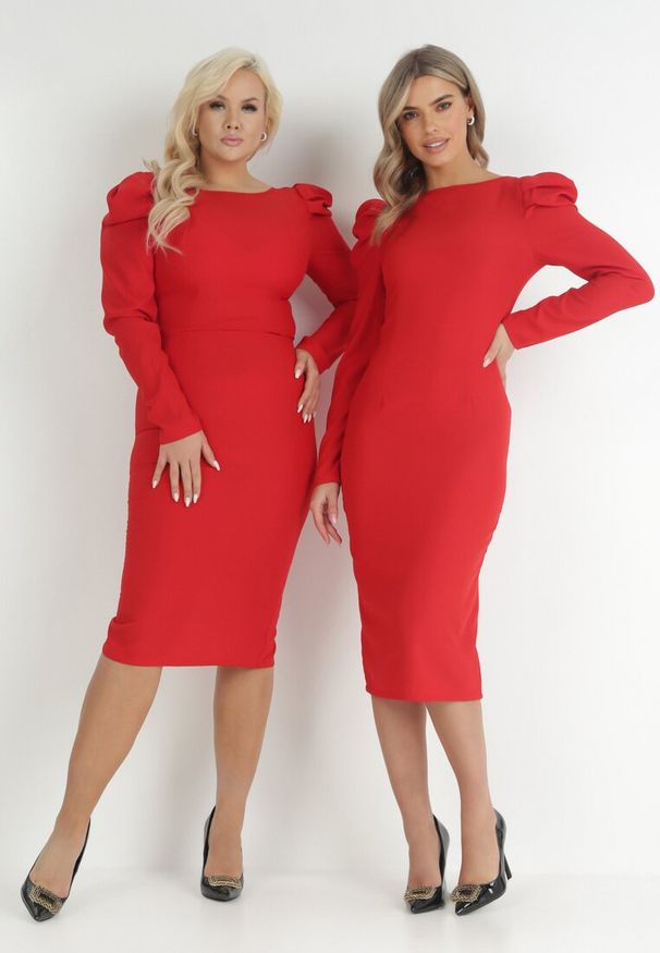 Born2be - Czerwona Sukienka Taliowana z Bufiastym Rękawem Omono. Kolor: czerwony. Długość: midi