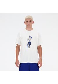 Koszulka męska New Balance MT41577SST – biała. Kolor: biały. Materiał: bawełna. Długość rękawa: krótki rękaw. Długość: krótkie. Wzór: kolorowy #1