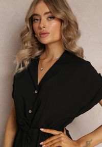 Renee - Czarna Midi Sukienka z Wiskozy na Guzki Ściągana Troczkiem Blamise. Kolor: czarny. Materiał: wiskoza. Długość: midi #2