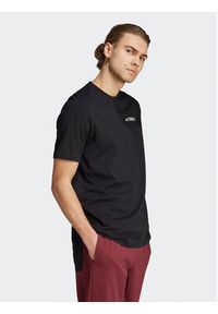Adidas - adidas T-Shirt II6060 Czarny Regular Fit. Kolor: czarny. Materiał: bawełna #7
