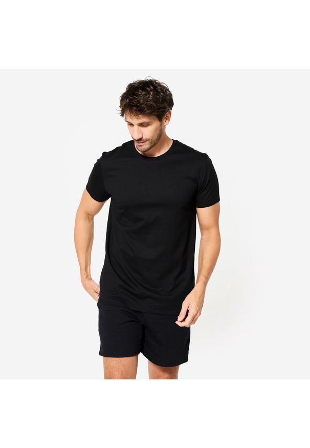 DOMYOS - Koszulka z krótkim rękawem męska Domyos Gym & Pilates 100 Sportee. Kolor: czarny. Materiał: materiał, prążkowany, bawełna, tkanina, elastan. Długość rękawa: krótki rękaw. Długość: krótkie. Wzór: ze splotem. Sport: joga i pilates