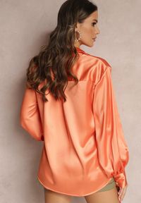 Renee - Pomarańczowa Satynowa Koszula z Guzikami i Klapami Franceska. Kolor: pomarańczowy. Materiał: satyna #4