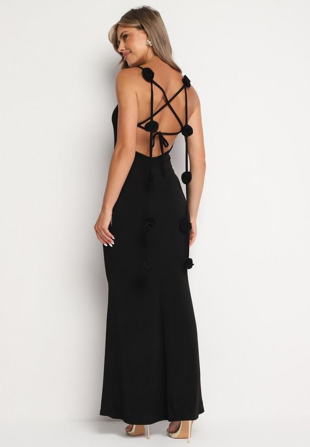 Born2be - Czarna Sukienka Bodycon Wiązana na Plecach na Sznurki z Kwiatkami Crivia. Kolor: czarny. Materiał: jeans. Wzór: kwiaty. Typ sukienki: bodycon. Styl: klasyczny