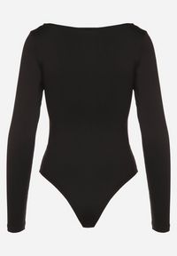 Born2be - Czarne Body Ozdobione Metaliczną Aplikacją Furriva. Okazja: na co dzień, na imprezę. Kolor: czarny. Wzór: aplikacja. Styl: elegancki, glamour, casual, klasyczny