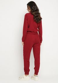 Born2be - Bordowy Komplet Dresowy z Prążkowanego Materiału Bluza z Kołnierzykiem i Spodnie z Gumką w Pasie Kerulla. Kolor: czerwony. Materiał: materiał, dresówka, prążkowany #7