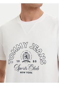 Tommy Jeans T-Shirt DM0DM23175 Biały Regular Fit. Kolor: biały. Materiał: bawełna #4