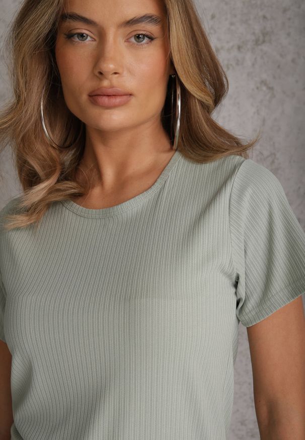 Renee - Ciemnozielony T-shirt Basic z Okrągłym Dekoltem Dolea. Okazja: na co dzień. Kolor: zielony. Materiał: jeans. Długość: krótkie. Wzór: gładki. Styl: casual