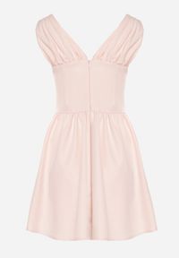 Born2be - Różowa Sukienka Vices o Rozkloszowanym Kroju z Wiązaniem Foliseia. Okazja: na co dzień. Typ kołnierza: dekolt w kształcie V. Kolor: różowy. Materiał: jeans, poliester. Długość rękawa: bez rękawów. Styl: klasyczny, casual, elegancki #7