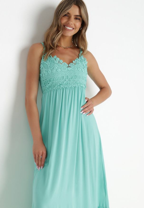 Born2be - Miętowa Sukienka Stheuse. Okazja: na randkę. Kolor: miętowy. Materiał: tkanina, koronka. Długość rękawa: na ramiączkach. Wzór: gładki, aplikacja, koronka. Typ sukienki: trapezowe. Styl: elegancki. Długość: maxi