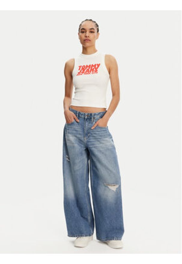 Tommy Jeans Top DW0DW21339 Écru Slim Fit. Kolor: kremowy. Materiał: bawełna