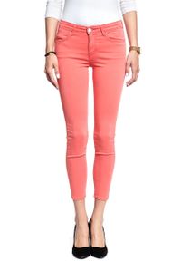 Wrangler - SPODNIE WRANGLER DAMSKIE SKINNY CROP CORAL W28MHL12B. Materiał: materiał #3