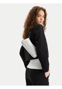 Calvin Klein Torebka Ck Metallic Small Shoulder Bag LV04F3304G Srebrny. Kolor: srebrny. Materiał: skórzane #1