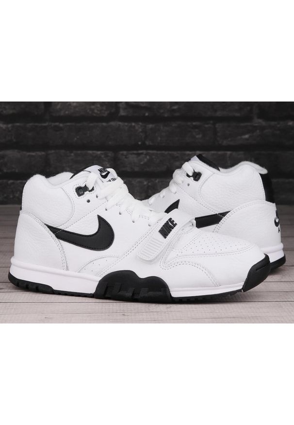 Buty męskie sportowe do koszykówki Nike AIR TRAINER 1. Kolor: czarny, biały, wielokolorowy. Sport: koszykówka