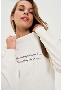 MOODO - Bluza z napisem ecru. Materiał: poliester, bawełna. Wzór: napisy