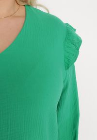 Born2be - Zielona Bluzka z Bawełny z Długim Rękawem i Falbanką Pixela. Kolor: zielony. Materiał: bawełna. Długość rękawa: długi rękaw. Długość: długie. Wzór: aplikacja. Styl: elegancki