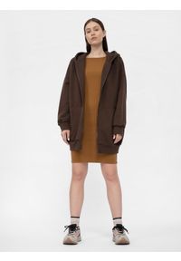 4f - Bluza dresowa oversize rozpinana z kapturem damska. Okazja: na co dzień. Typ kołnierza: kaptur. Kolor: brązowy. Materiał: dresówka. Styl: casual #1