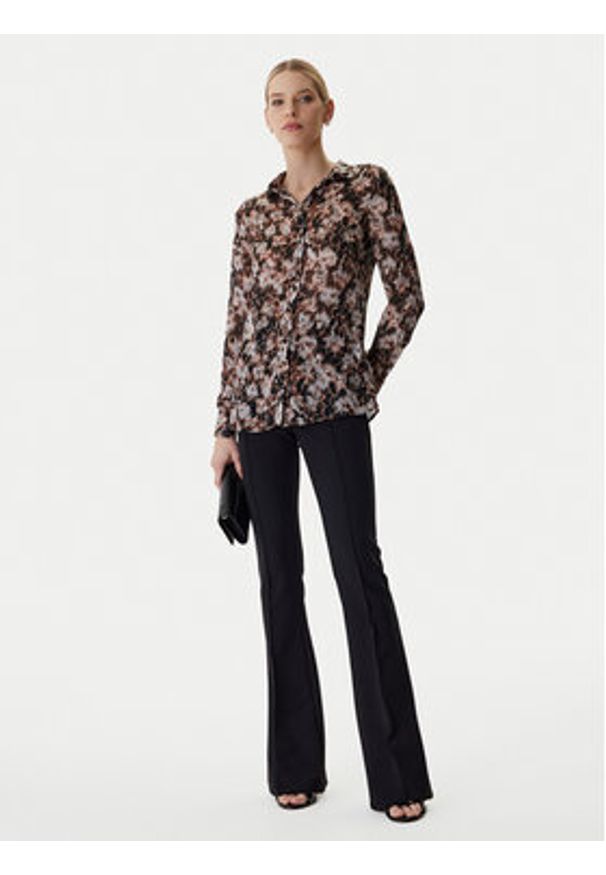 Guess Koszula W6RH73 WDW82 Brązowy Regular Fit. Kolor: brązowy. Materiał: syntetyk