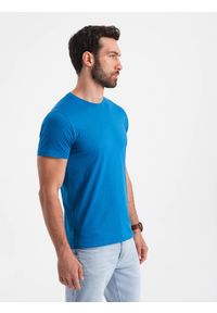 Ombre Clothing - Męski klasyczny bawełniany T-shirt BASIC - niebieski V12 - Rozmiar: 3XL. Okazja: na co dzień. Kolor: niebieski. Materiał: bawełna. Styl: klasyczny
