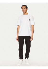 Calvin Klein Jeans T-Shirt J30J327475 Biały Regular Fit. Kolor: biały. Materiał: bawełna