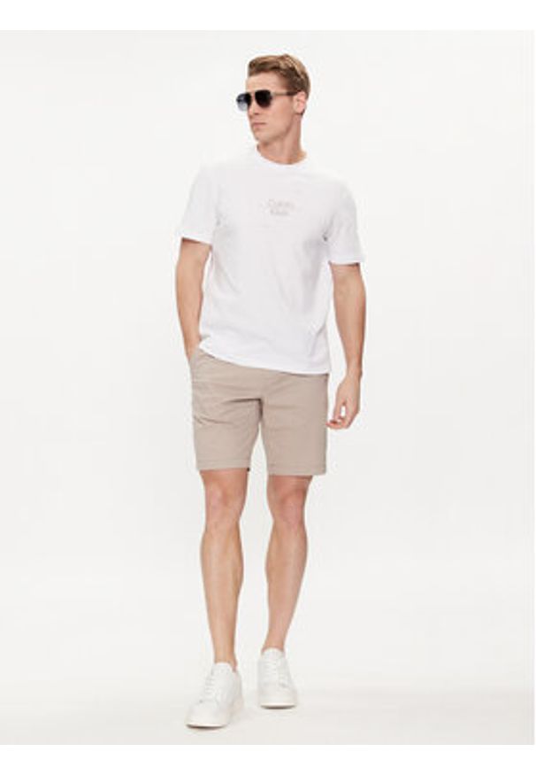 Calvin Klein T-Shirt Line Logo K10K112489 Biały Regular Fit. Kolor: biały. Materiał: bawełna