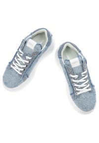 Niebieskie Sneakersy Karl Lagerfeld Modne Obuwie Damskie. Zapięcie: sznurówki. Kolor: niebieski. Materiał: materiał, denim, jeans. Szerokość cholewki: normalna. Wzór: aplikacja. Styl: klasyczny, elegancki #5