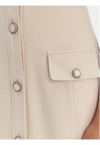 Guess Sukienka codzienna W6RK34 KCMU2 Beżowy Classic Fit. Okazja: na co dzień. Kolor: beżowy. Materiał: syntetyk. Typ sukienki: proste. Styl: casual #5