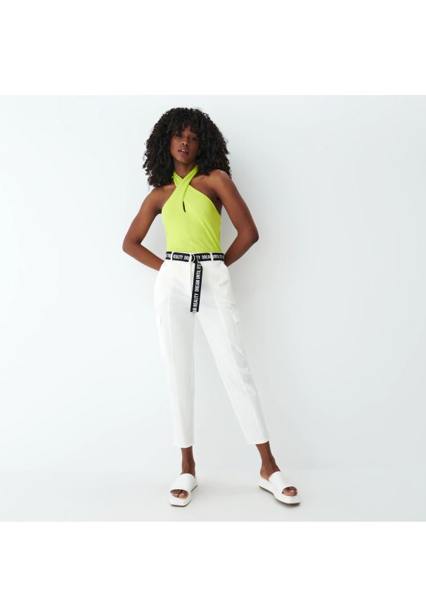 Mohito - Joggery cargo - Kremowy. Kolor: kremowy