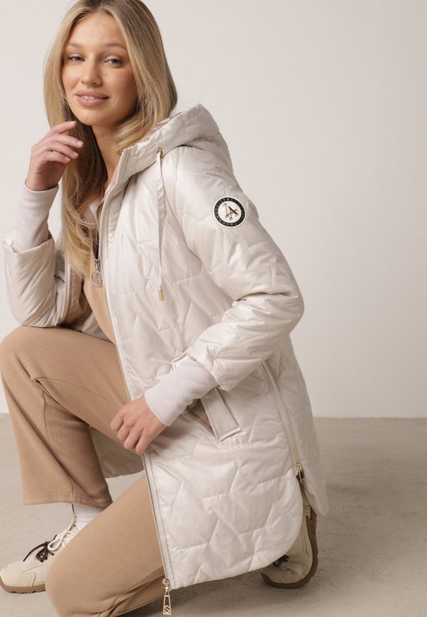 Born2be - Jasnoszara Pikowana Kurtka Przejściowa z Kapturem i Bocznymi Suwakami Mado. Okazja: na co dzień. Typ kołnierza: kaptur. Kolor: szary. Materiał: poliester, jeans. Styl: casual, klasyczny