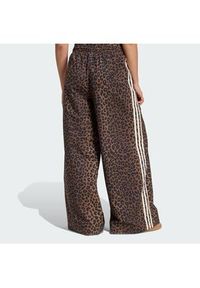 Adidas - adidas Spodnie dresowe Leopard Firebird JW7302 Brązowy Wide Leg. Kolor: brązowy. Materiał: syntetyk #4