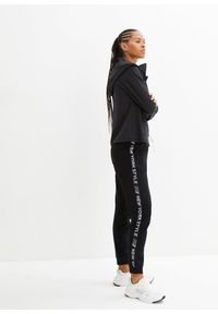 bonprix - Spodnie dresowe ze ściągaczem w talii i u dołu nogawek z napisem. Kolor: czarny. Materiał: dresówka. Wzór: napisy #3