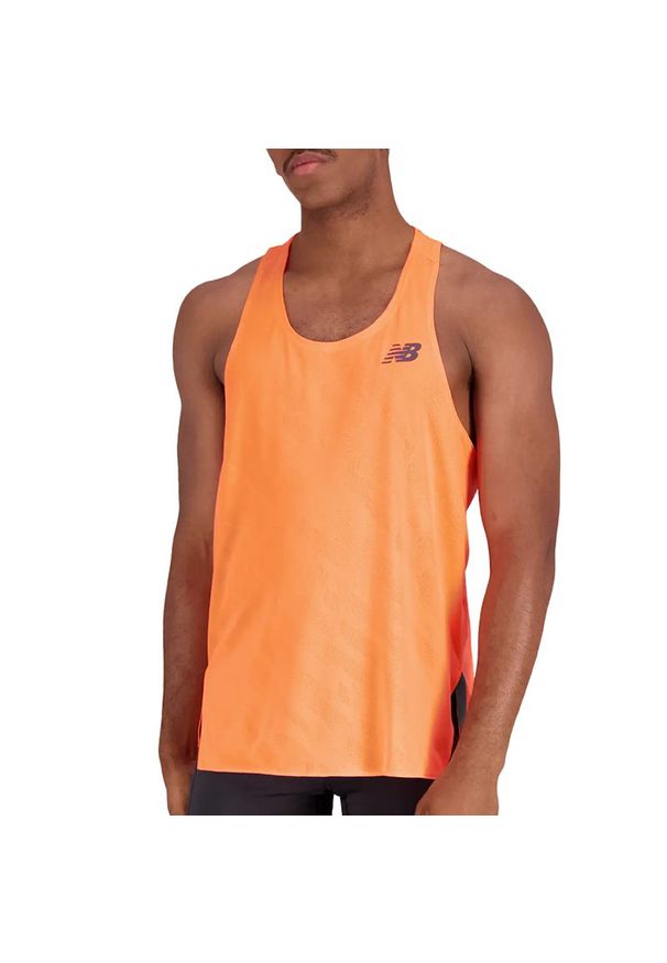 Koszulka New Balance MT23280NDF - pomarańczowa. Kolor: pomarańczowy. Materiał: poliester, materiał. Długość rękawa: na ramiączkach. Sezon: lato
