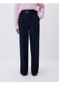 Reserved - Szerokie spodnie z paskiem - granatowy. Kolor: niebieski. Materiał: wiskoza, tkanina #1