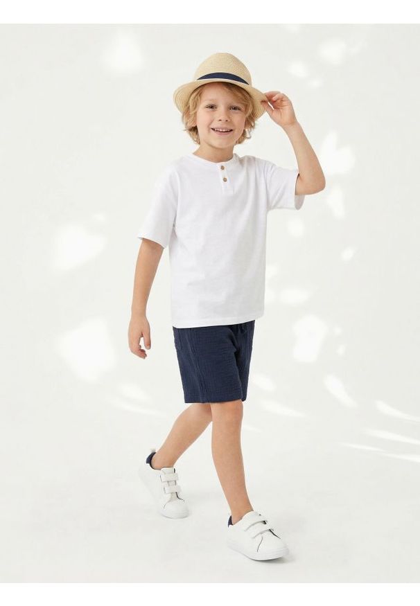 Sinsay - Luźne muślinowe szorty z kieszeniami - granatowy. Kolor: niebieski