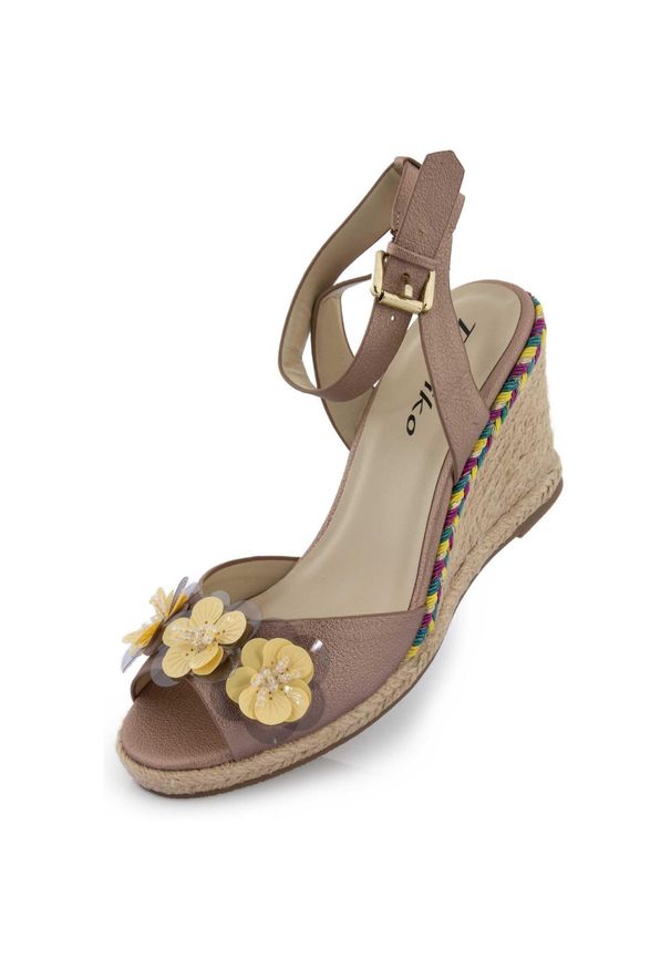 ZIKKO - Sandały na koturnie Tamiko damskie 40 – jasny róż. Zapięcie: pasek. Kolor: żółty, pomarańczowy, wielokolorowy. Wzór: kwiaty. Obcas: na koturnie