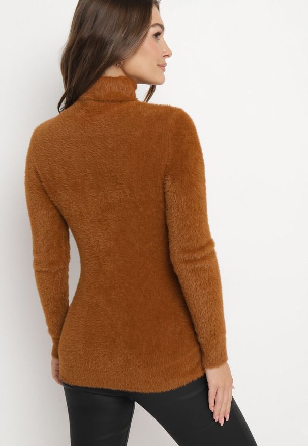 Born2be - Brązowy Elastyczny Golf z Puszystej Tkaniny z Wełną Doulcet. Typ kołnierza: golf. Kolekcja: plus size. Kolor: brązowy. Materiał: wełna, tkanina