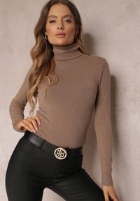 Renee - Jasnobrązowy Golf Dopasowany Ungase. Typ kołnierza: golf. Kolor: brązowy. Materiał: tkanina, jeans. Długość rękawa: długi rękaw. Długość: długie. Sezon: zima, jesień