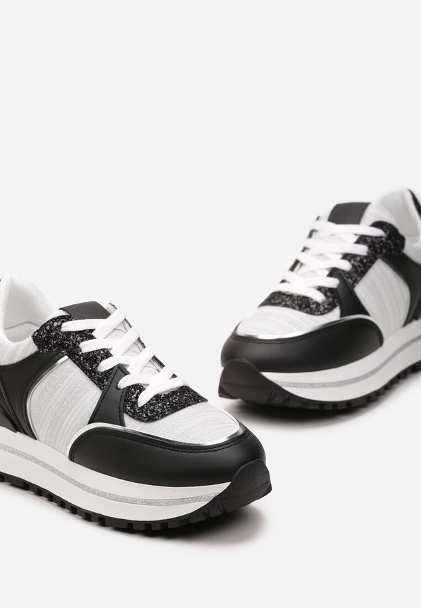 Renee - Czarno-Białe Sneakersy na Platformie ze Wstawkami z Brokatu Ovilia. Okazja: na co dzień. Kolor: czarny. Obcas: na platformie