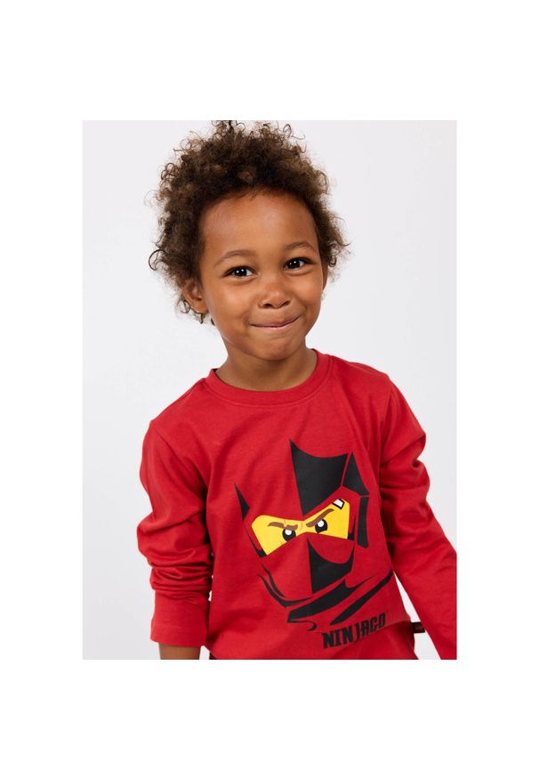 Koszulka Dziecięca z Długim Rękawem LEGO Ninjago Tano 603 Cienoczerwona. Kolor: czerwony. Materiał: bawełna. Długość rękawa: długi rękaw. Długość: długie. Sezon: lato