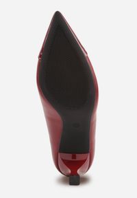 Renee - Czerwone Szpilki z Kwadratową Ozdobą z Przodu Phereshi. Okazja: na co dzień. Kolor: czerwony. Materiał: jeans. Wzór: aplikacja. Obcas: na szpilce. Styl: casual, elegancki #6