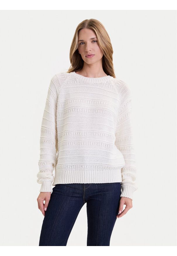 Mustang Sweter Silas 1016782 Écru Regular Fit. Kolor: kremowy. Materiał: syntetyk, bawełna