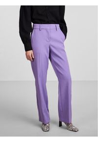 YAS Spodnie materiałowe 26028860 Fioletowy Regular Fit. Kolor: fioletowy. Materiał: materiał #1
