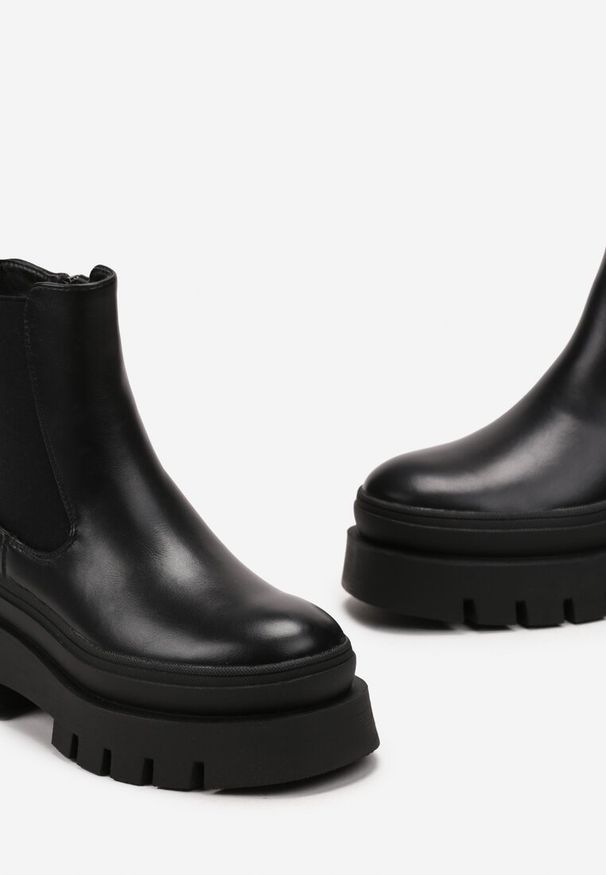 Renee - Czarne Botki na Grubej Podeszwie z Protektorem Gabufa. Kolor: czarny. Materiał: wełna. Styl: elegancki