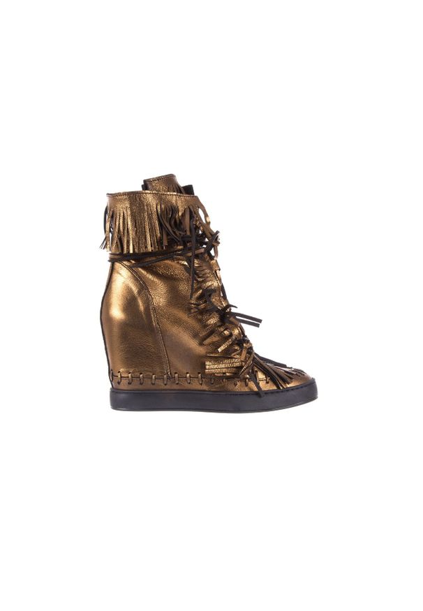 Botki Bayla-136 G655 Skóra Złota, Skóra naturalna - 40. Zapięcie: bez zapięcia. Kolor: złoty. Materiał: skóra. Wzór: aplikacja. Obcas: na koturnie