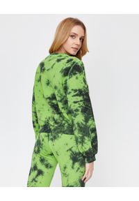 CHAOS BY MARTA BOLIGLOVA - Ręcznie farbowana zielona bluza z bawełny Ravon. Kolor: zielony. Materiał: bawełna. Wzór: nadruk. Styl: elegancki, sportowy