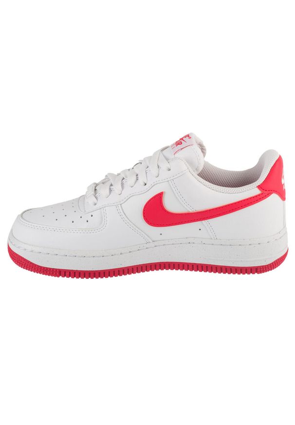 Nike - Buty sportowe Sneakersy damskie, W Air Force 1 07 Next Nature. Kolor: biały. Model: Nike Air Force. Sport: turystyka piesza